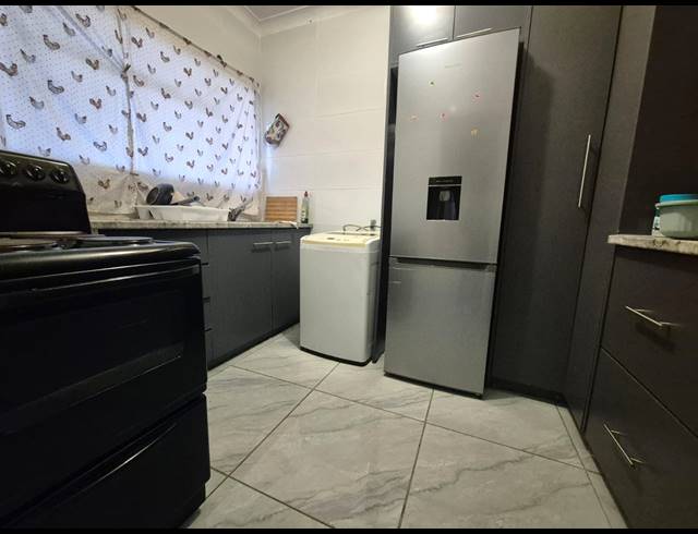 2 BEDROOM FLAT FOR SALE IN THREE RIVERS